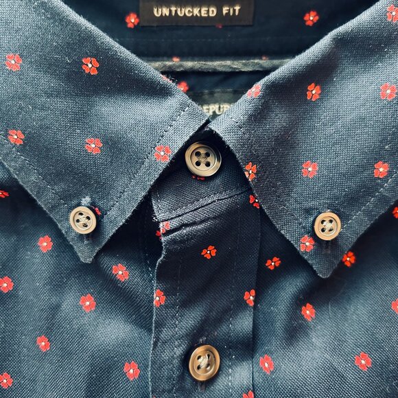 Banana Republic Men's Navy and Red Cotton Untucked Fit Button Down Shirt Size M - Picture 6 of 9